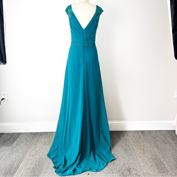 LAST CHANCE Cameron Blake • Beaded Cap Sleeve Ruched Bodice Dress • 14 - Picture 6 of 14